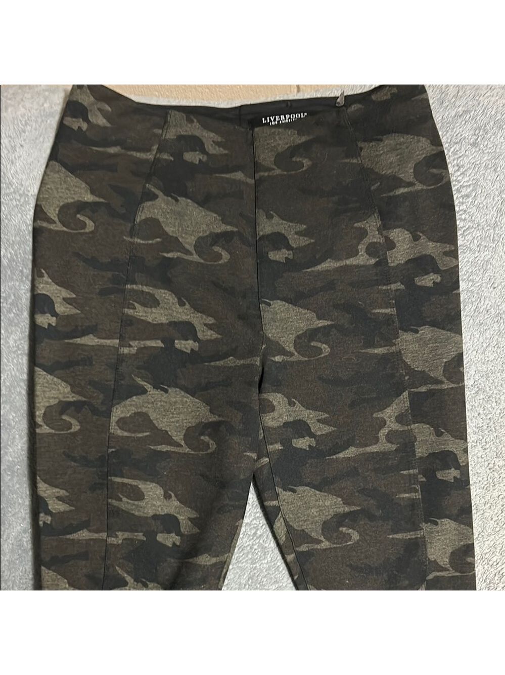 NWOT Liverpool Camo Women’s Leggings